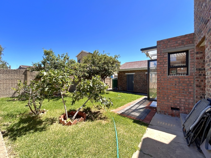 3 Bedroom Property for Sale in Wavecrest Eastern Cape